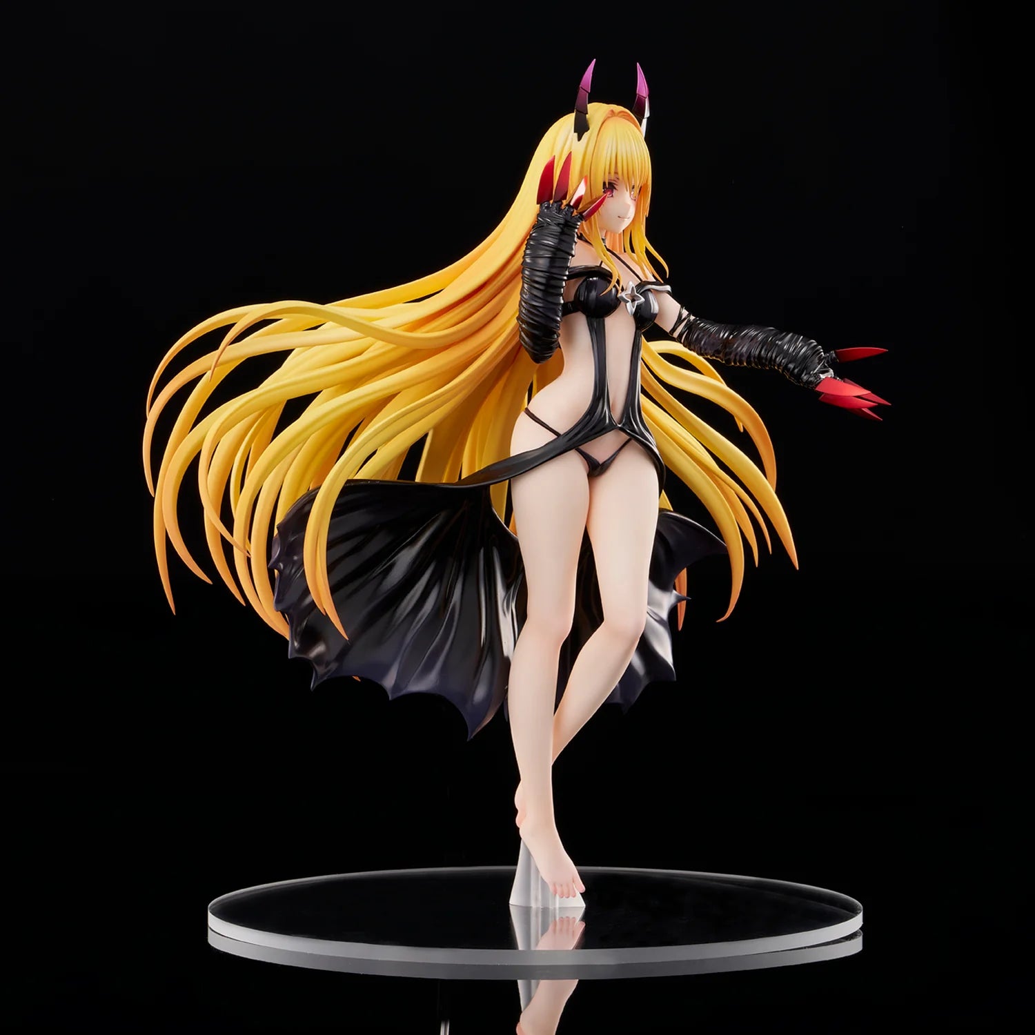 To Love Ru Darkness - Golden Darkness (Darkness Ver.) 1/6 Scale Figure FREEing