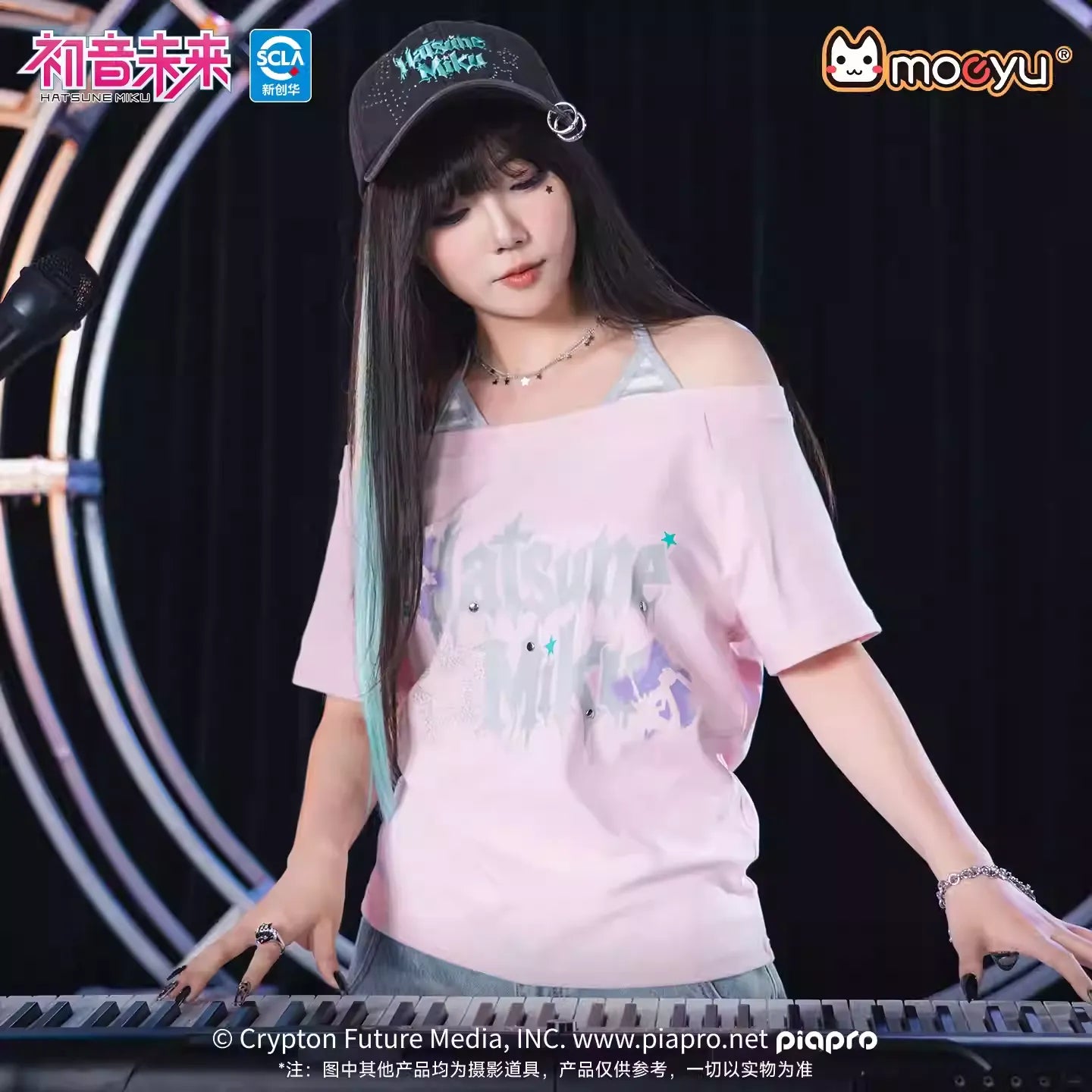 Hatsune Miku - Hatsune Miku The Rock Music Series Off-the-Shoulder T-shirt Moeyu