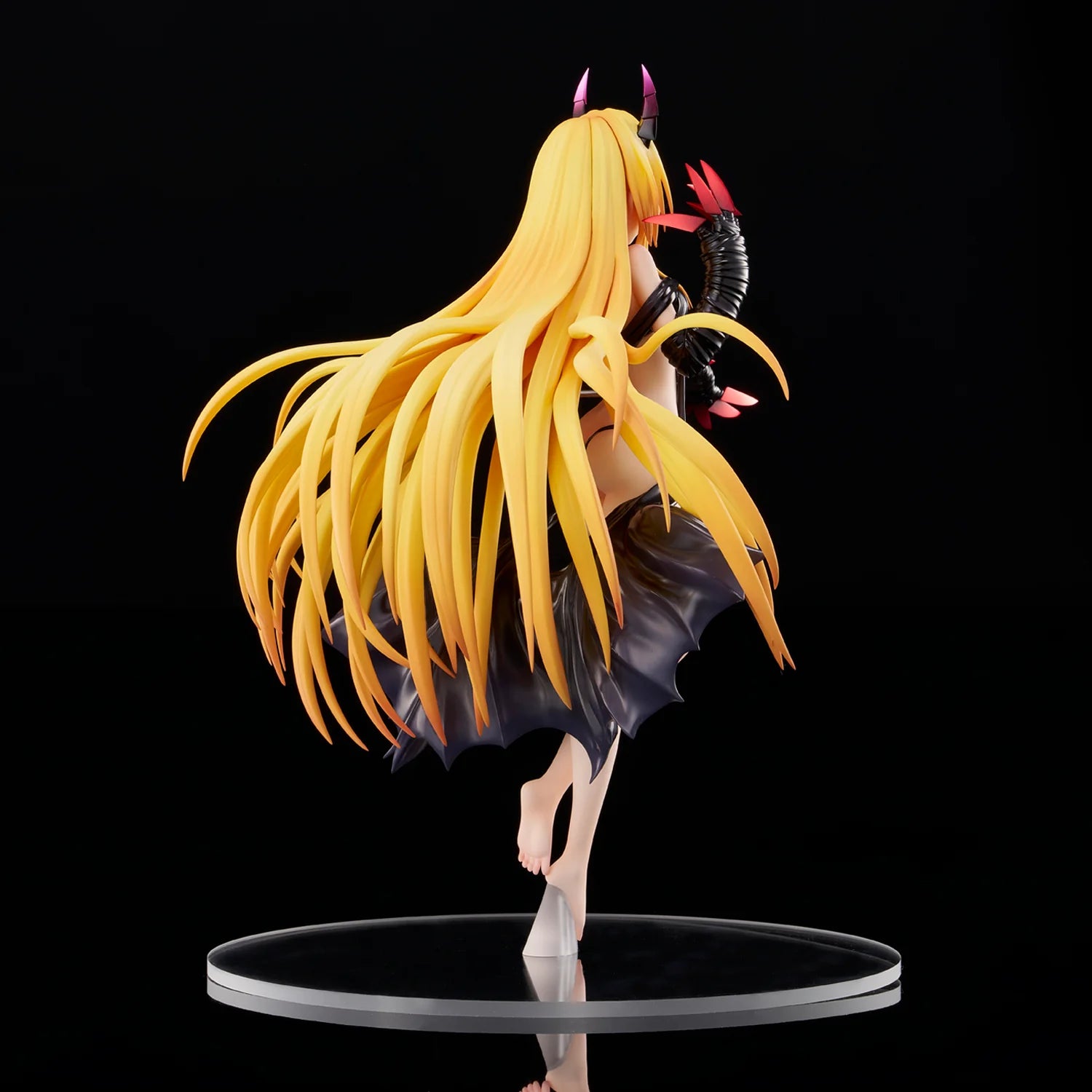 To Love Ru Darkness - Golden Darkness (Darkness Ver.) 1/6 Scale Figure FREEing