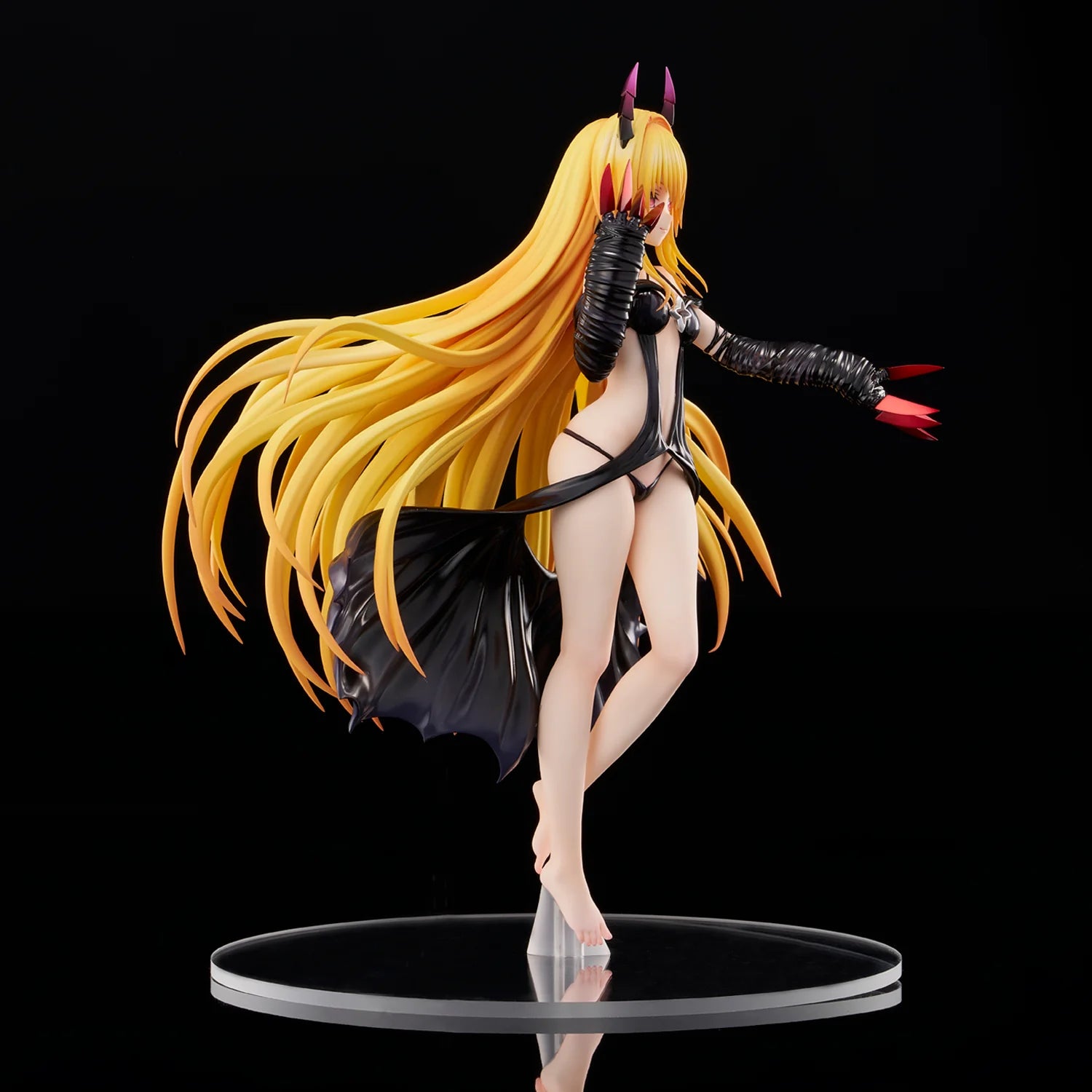 To Love Ru Darkness - Golden Darkness (Darkness Ver.) 1/6 Scale Figure FREEing