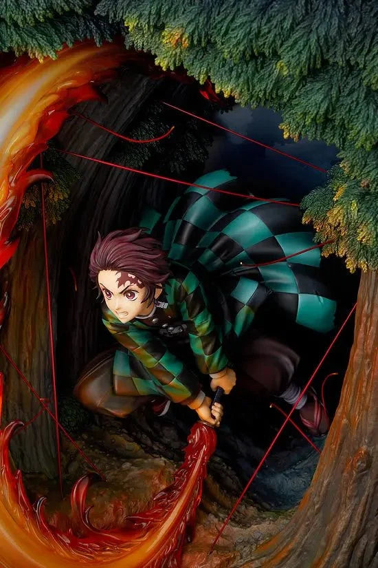 Demon Slayer: Kimetsu No Yaiba - Tanjiro Kamado: Hinokami Kagura Dance 1/7 Scale Figure GSC